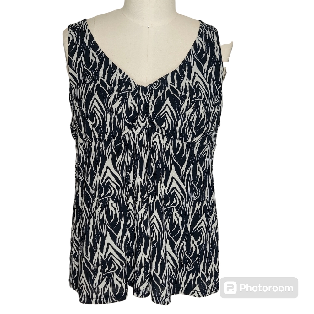 Black and White Patterned Ann Taylor Petites Sleeveless Blouse